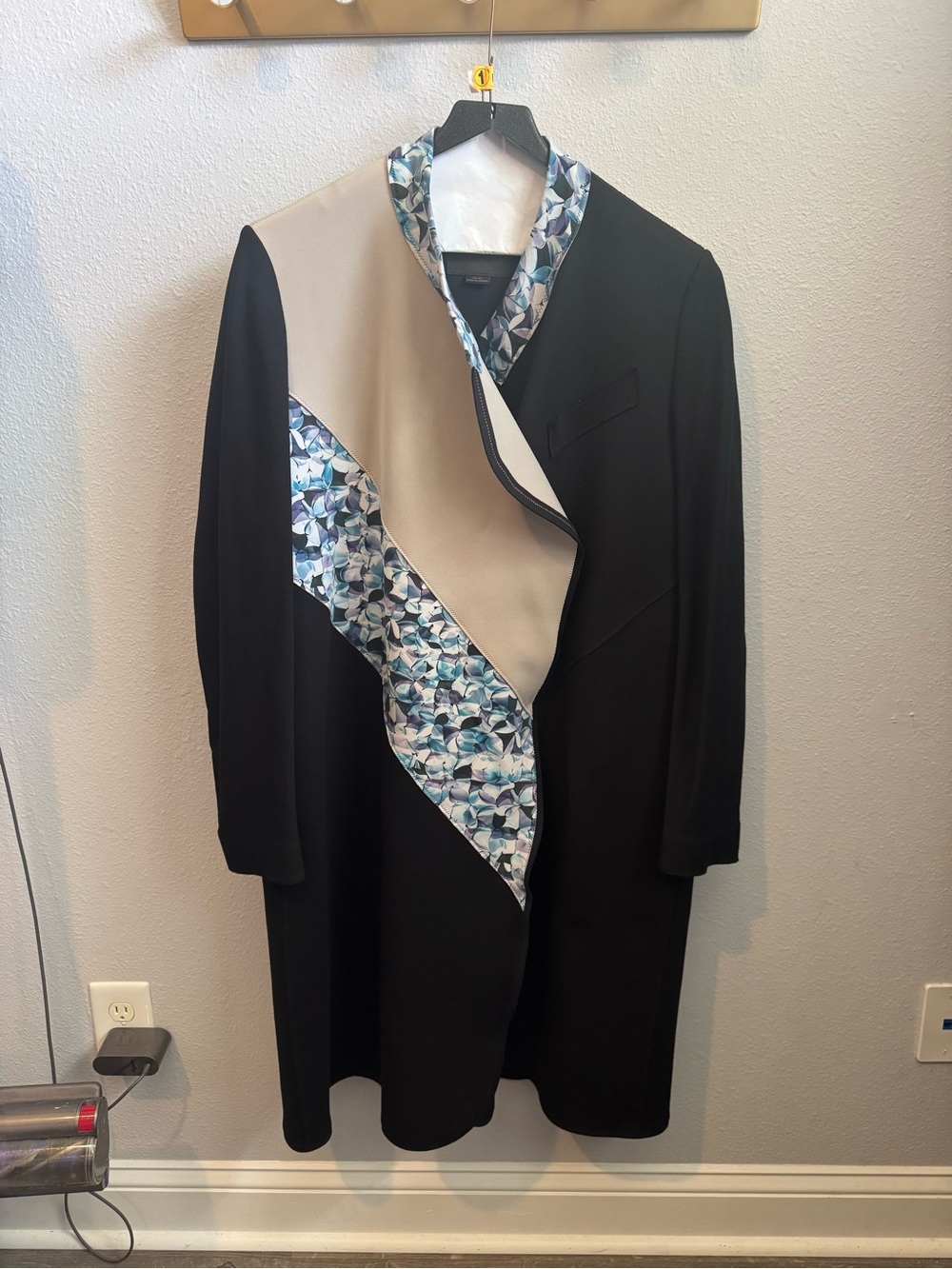 EUC GORGEOUS Marie Saint Pierre Coat with Blue Floral Trim Sz 14/XL